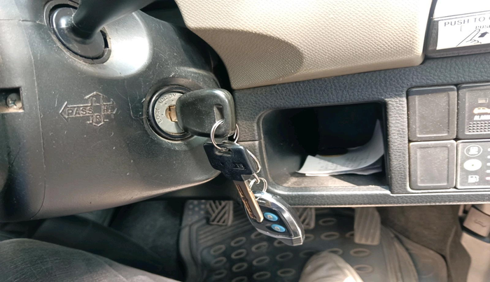 2013 Maruti Wagon R 1.0 LXI CNG, CNG, Manual, 80,701 km, interior