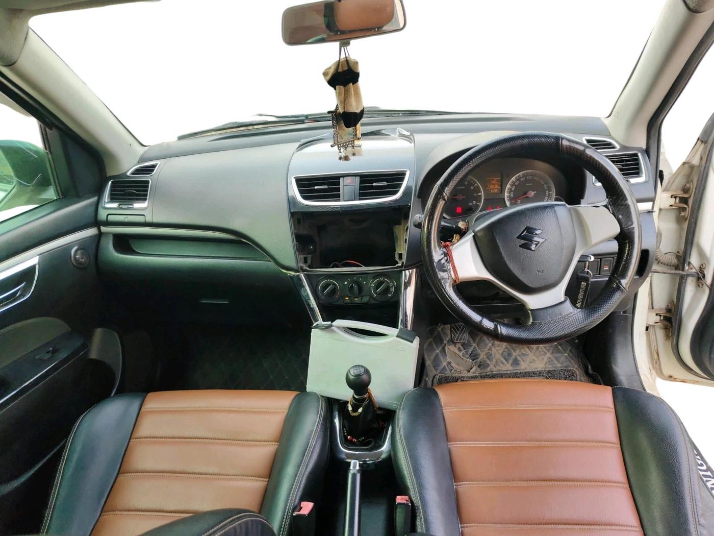 2011 Maruti Swift VXI, Petrol, Manual, 1,76,878 km, interior