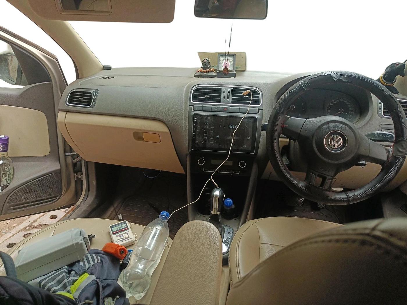 2011 Volkswagen Vento HIGHLINE PETROL AT, Petrol, Automatic, 81,098 km, interior