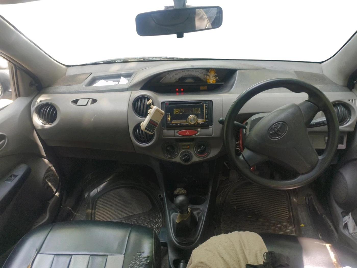 2011 Toyota Etios Liva G, Petrol, Manual, 1,40,000 km, interior