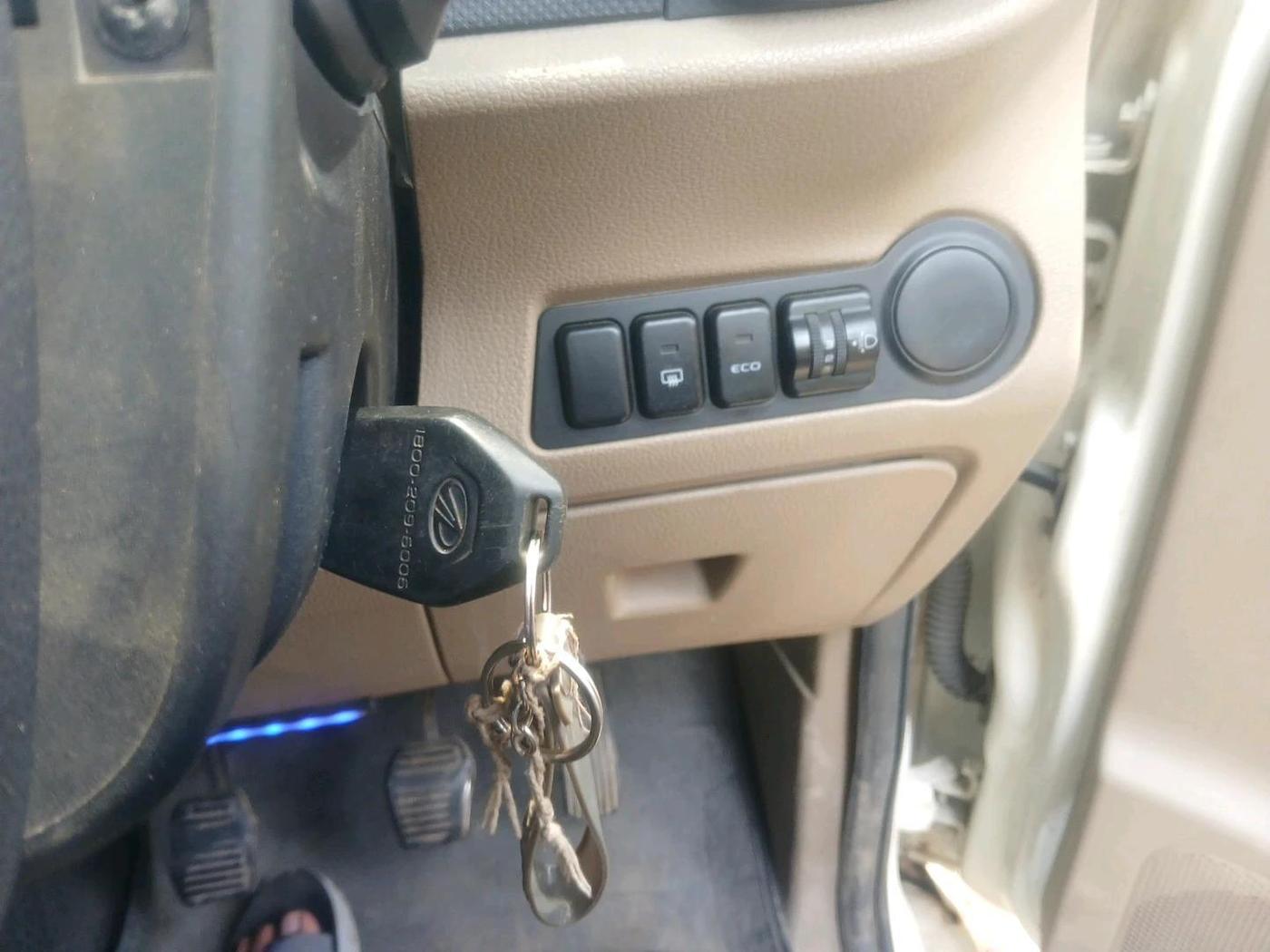 2016 Mahindra TUV300 T6 PLUS, Diesel, Manual, 45,247 km, interior