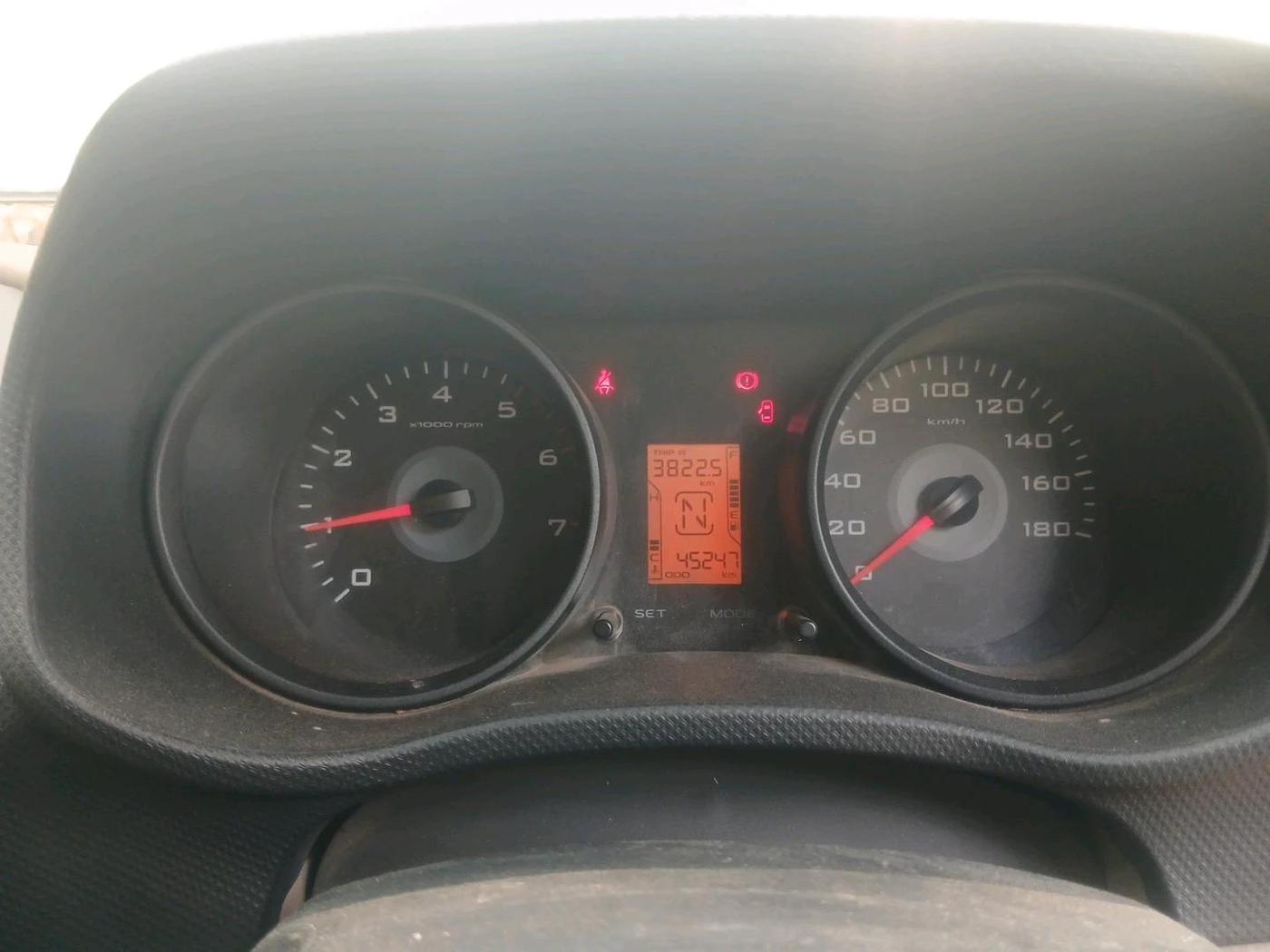 2016 Mahindra TUV300 T6 PLUS, Diesel, Manual, 45,247 km, interior