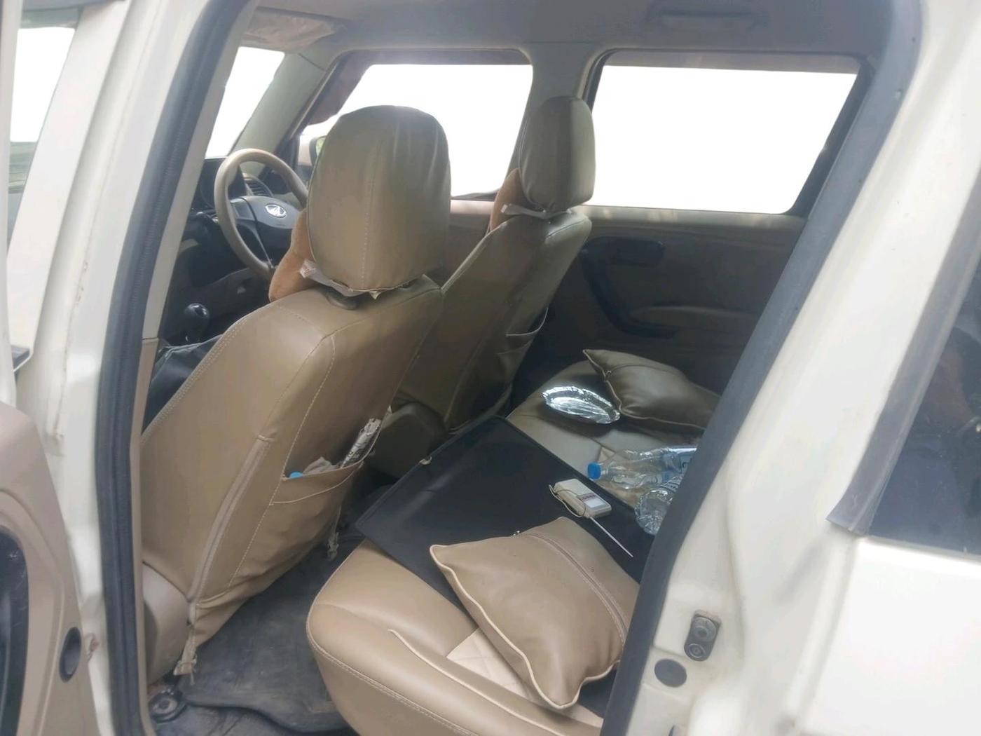 2016 Mahindra TUV300 T6 PLUS, Diesel, Manual, 45,247 km, interior