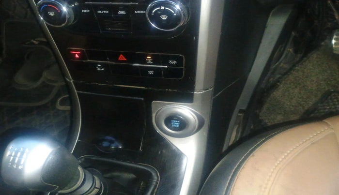 2019 Mahindra XUV500 W11, Diesel, Manual, 45,966 km, interior