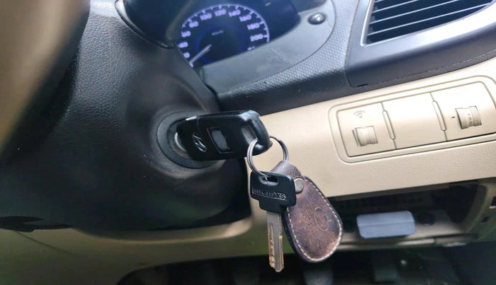 2011 Hyundai Verna FLUIDIC 1.6 VTVT SX, Petrol, Manual, 93,687 km, interior