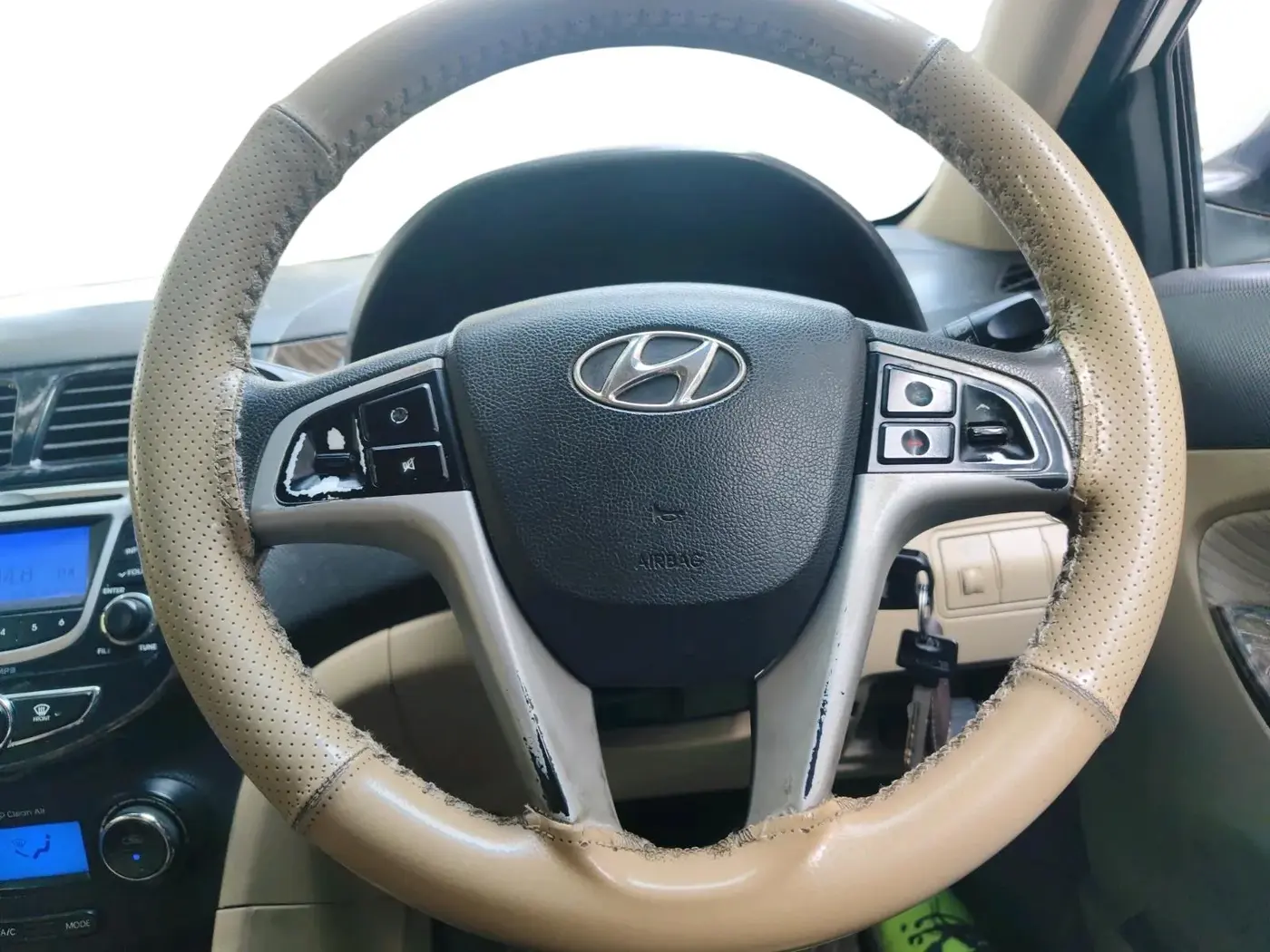 2011 Hyundai Verna FLUIDIC 1.6 VTVT SX, Petrol, Manual, 93,687 km, interior
