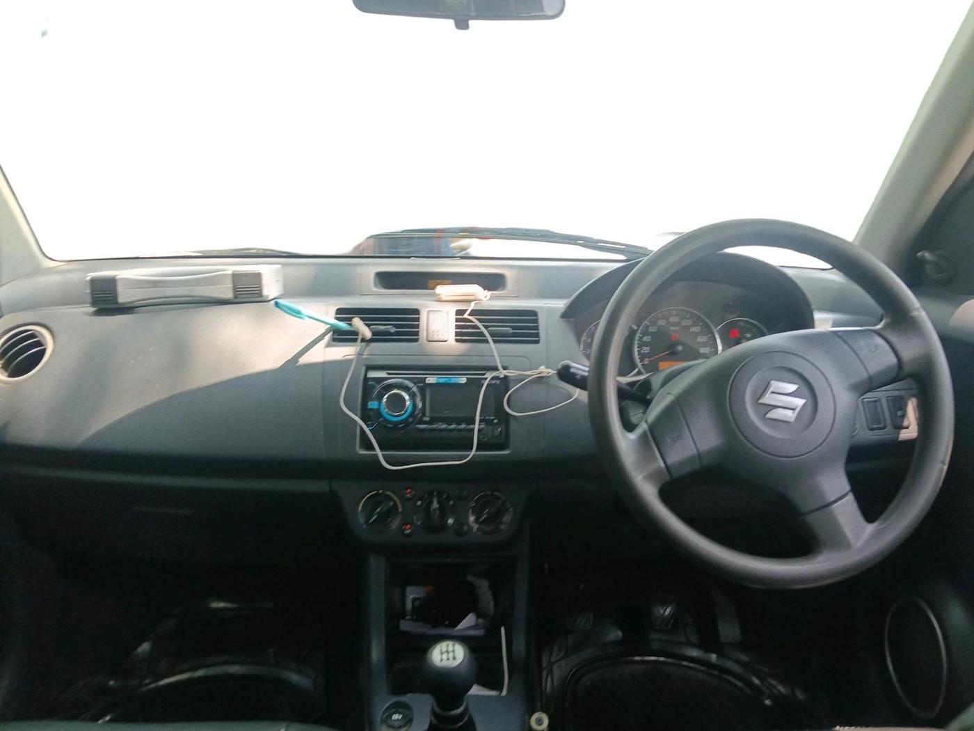 2011 Maruti Swift VXI, CNG, Manual, 99,671 km, interior