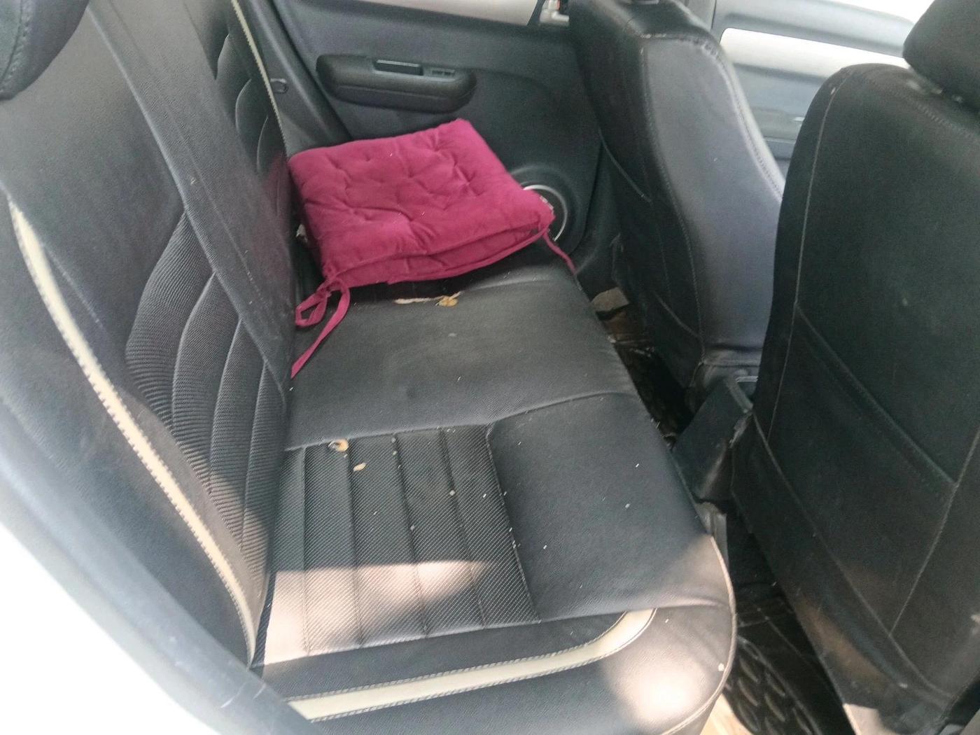2011 Maruti Swift VXI, CNG, Manual, 99,671 km, interior