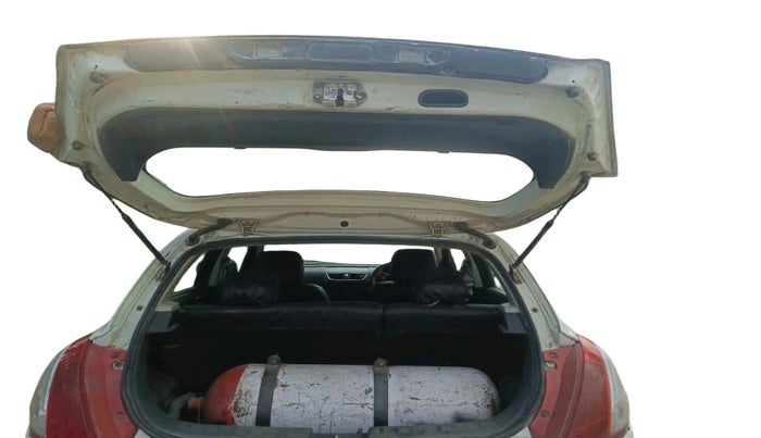 2015 Maruti Swift LXI, CNG, Manual, 3,47,787 km, exterior