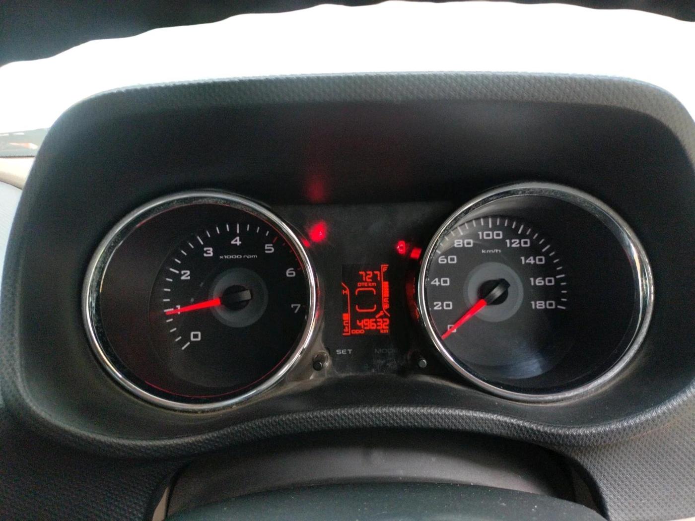 2017 Mahindra TUV300 T8, Diesel, Manual, 49,632 km, interior