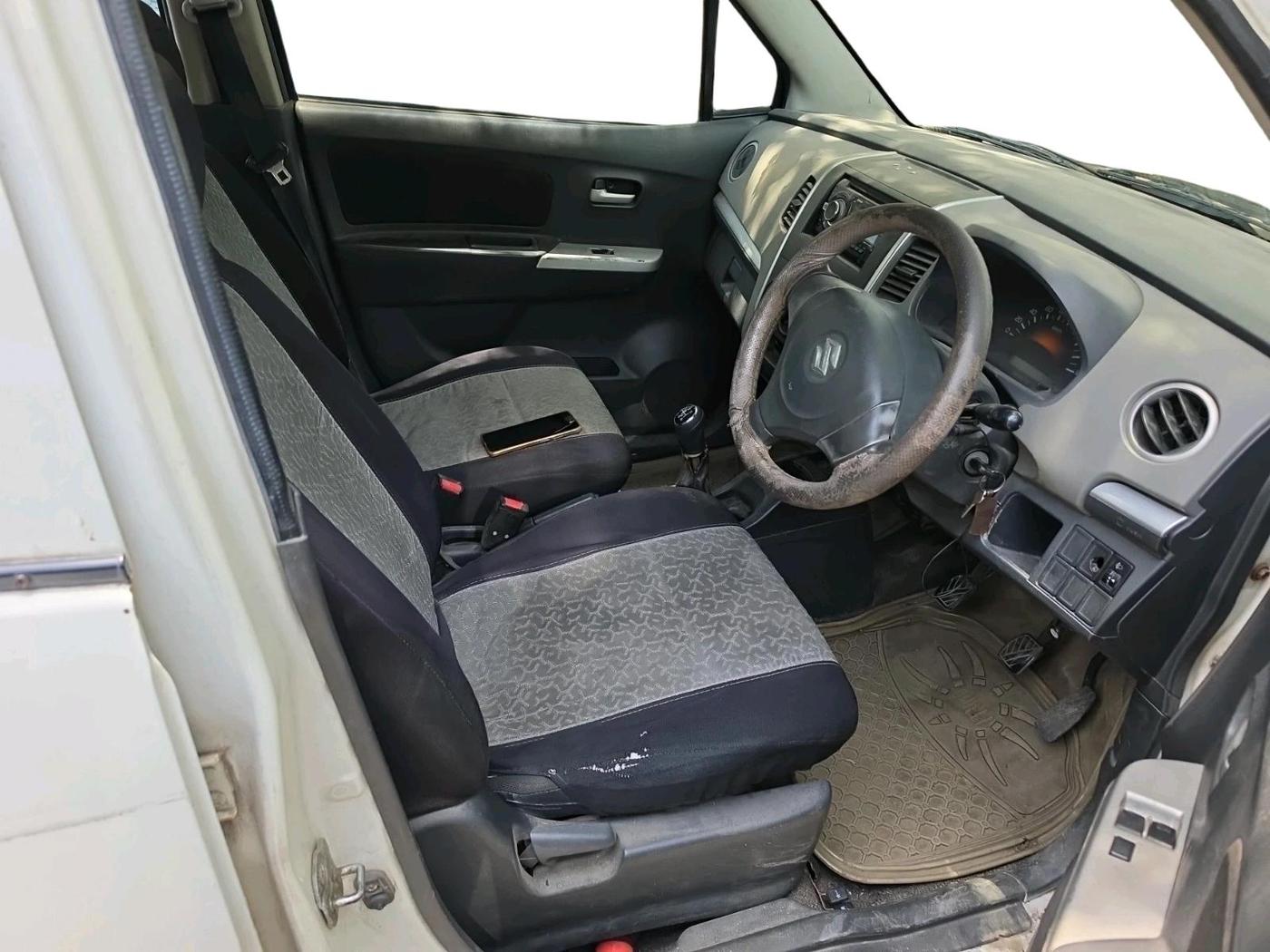 2011 Maruti Wagon R 1.0 LXI, Petrol, Manual, 1,53,813 km, interior