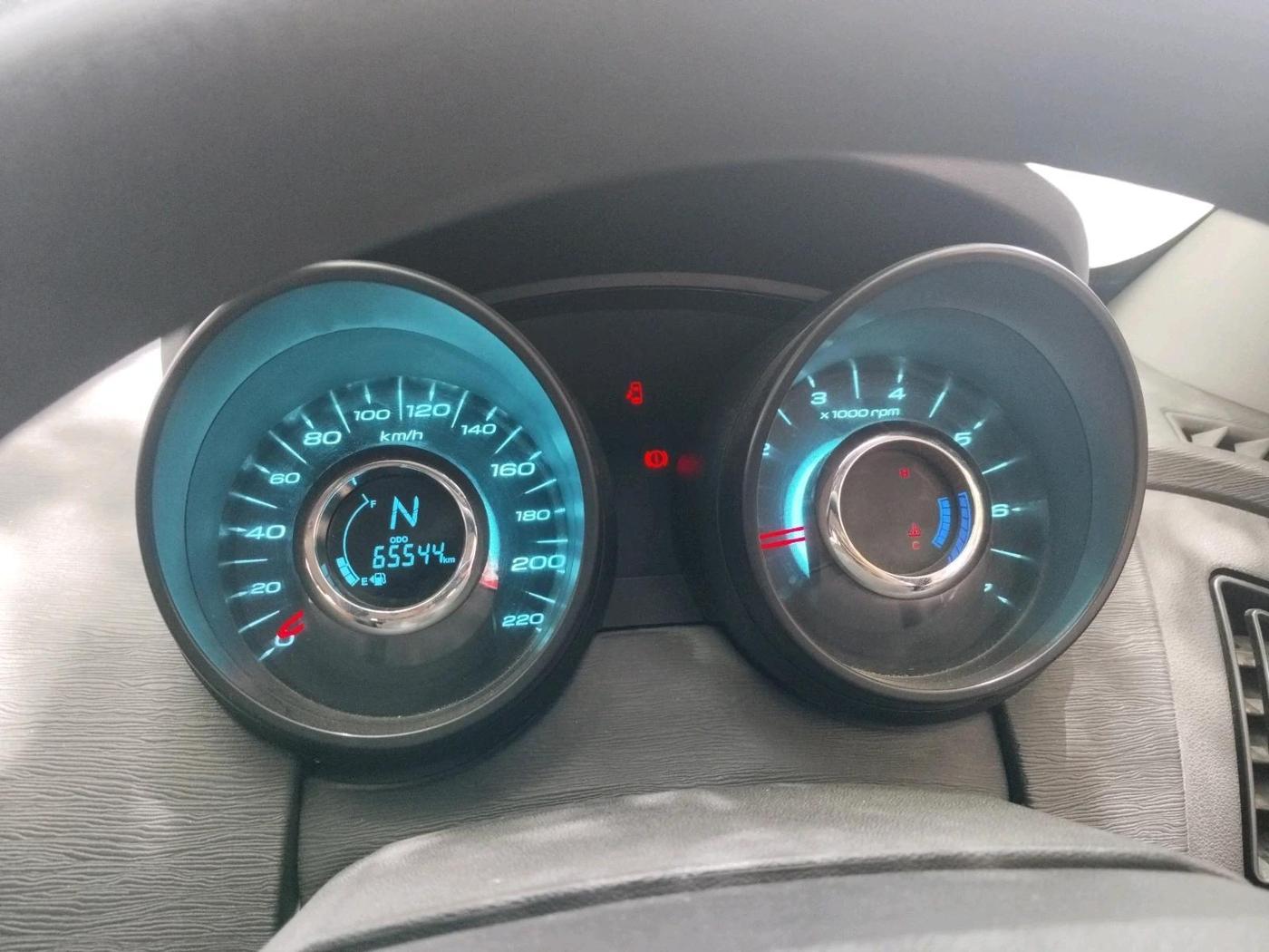 2019 Mahindra XUV500 W5, Diesel, Manual, 65,544 km, interior