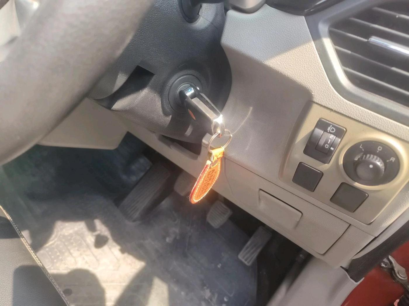 2016 Mahindra Kuv100 K6 PLUS 6 STR, Petrol, Manual, 51,048 km, interior
