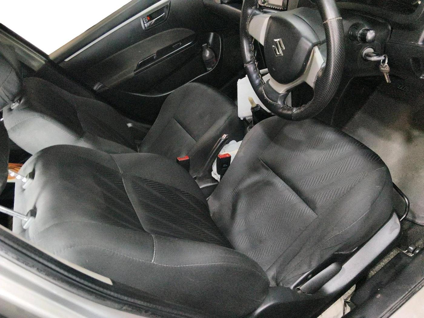 2013 Maruti Swift VXI, Petrol, Manual, 37,837 km, interior
