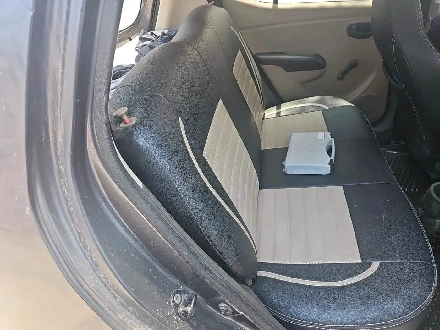 2011 Hyundai i10 ERA 1.1, Petrol, Manual, 83,089 km, interior