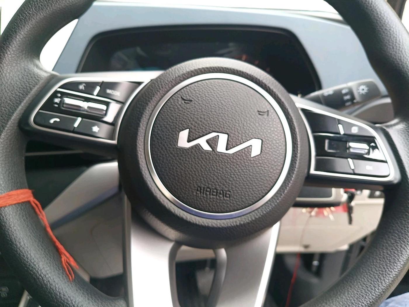 2026 KIA CARENS Premium (O) 1.5 Petrol 7 STR, CNG, Manual, 1,697 km, interior