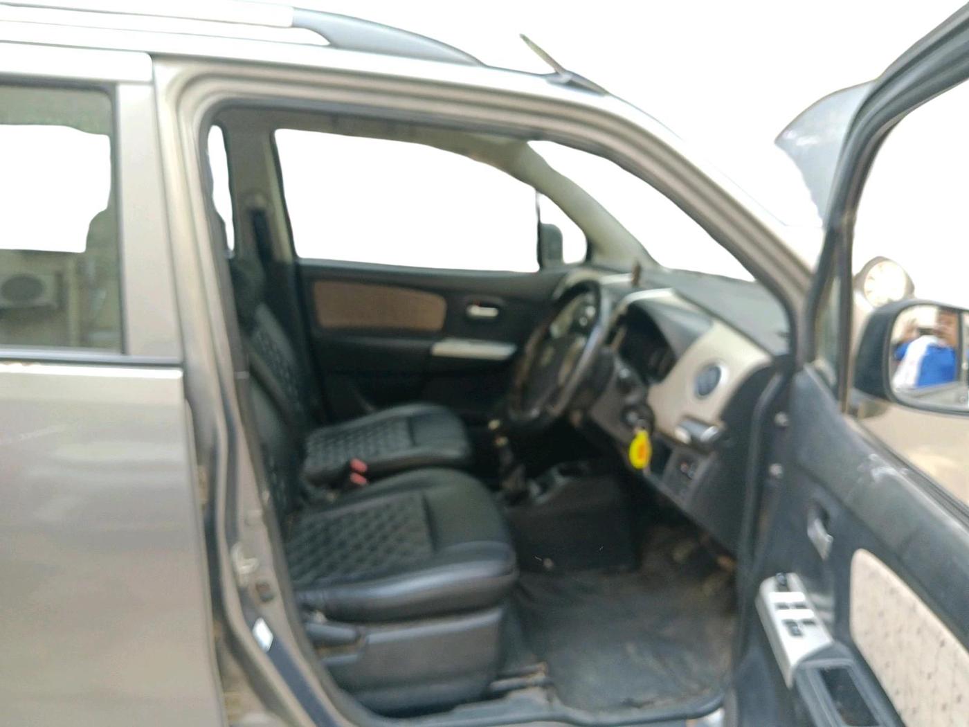 2016 Maruti Wagon R 1.0 VXI, Petrol, Manual, 61,629 km, interior