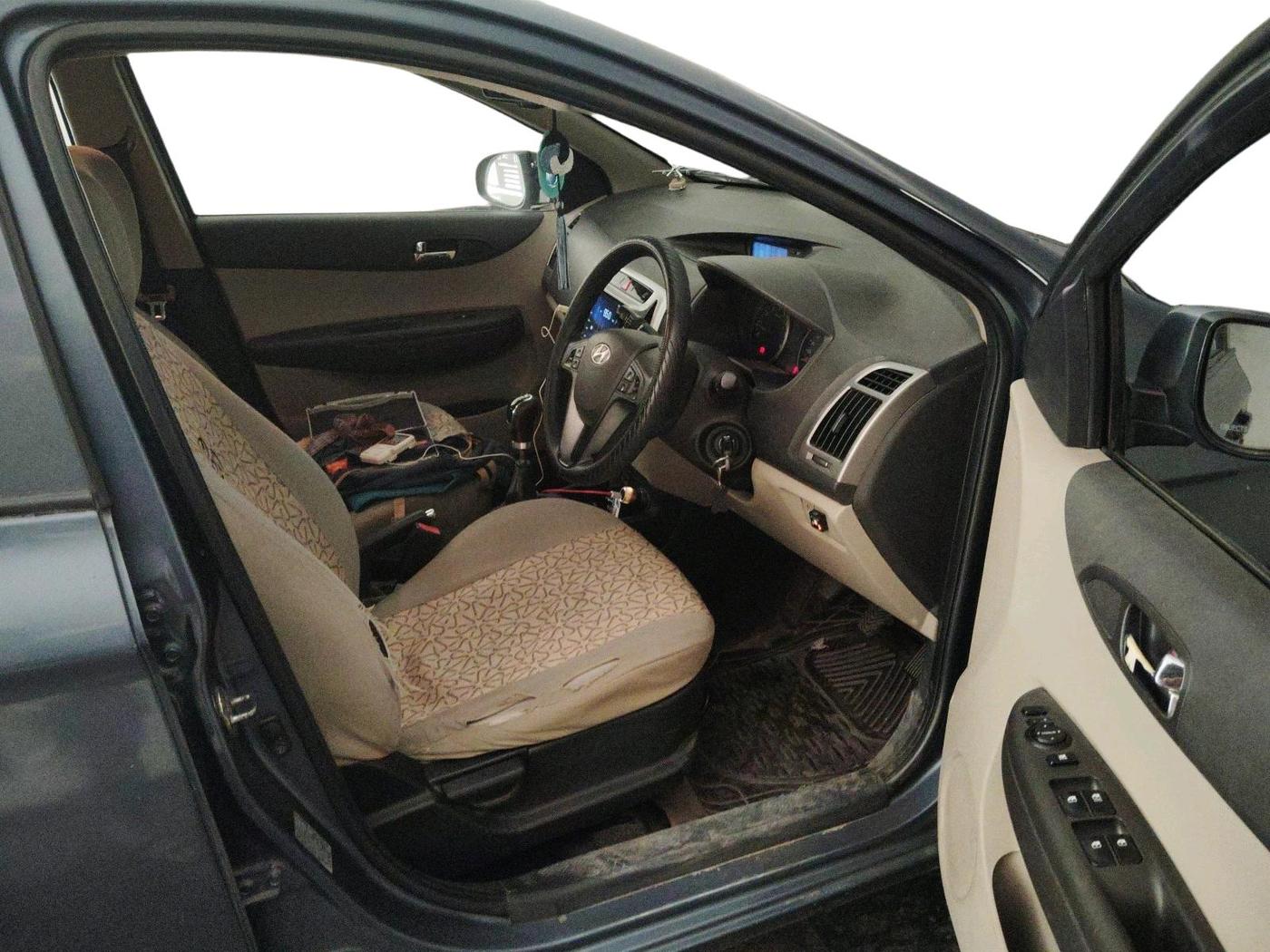 2012 Hyundai i20 SPORTZ 1.2, Petrol, Manual, 1,00,446 km, interior