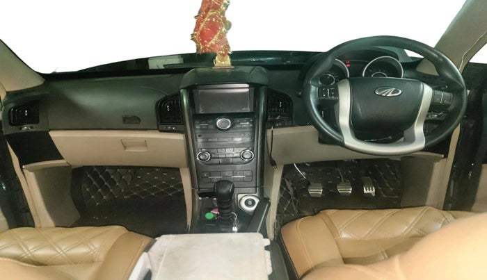 2016 Mahindra XUV500 W10 1.99, Diesel, Manual, 64,146 km, interior
