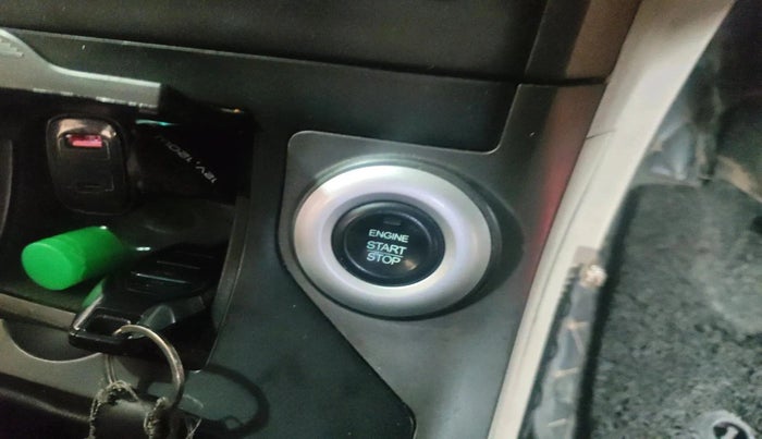 2016 Mahindra XUV500 W10 1.99, Diesel, Manual, 64,146 km, interior