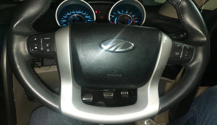 2016 Mahindra XUV500 W10 1.99, Diesel, Manual, 64,146 km, interior