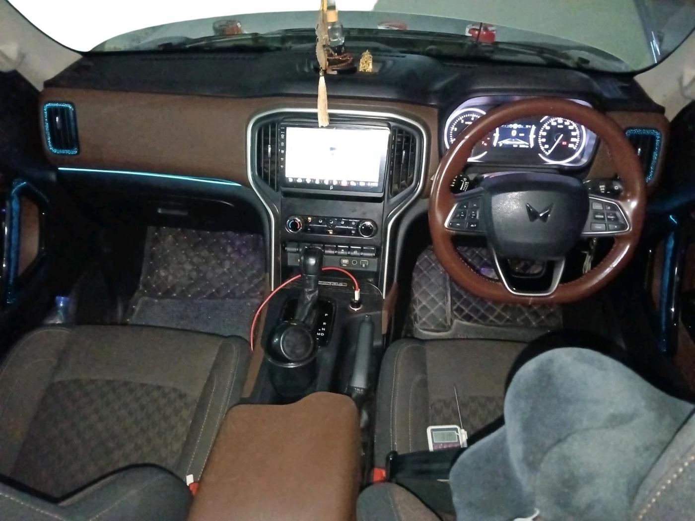 2022 Mahindra SCORPIO-N Z4 PETROL AT 7 STR, Petrol, Automatic, 19,756 km, interior