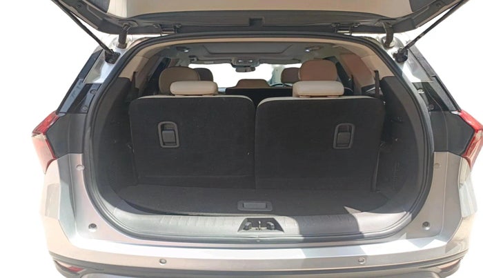 2021 Mahindra XUV700 AX 7 P AT 7 STR, Petrol, Automatic, 46,292 km, exterior