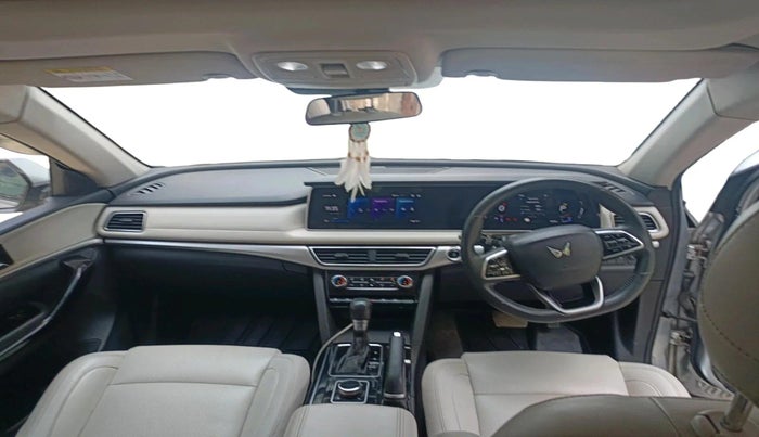 2021 Mahindra XUV700 AX 7 P AT 7 STR, Petrol, Automatic, 46,292 km, interior