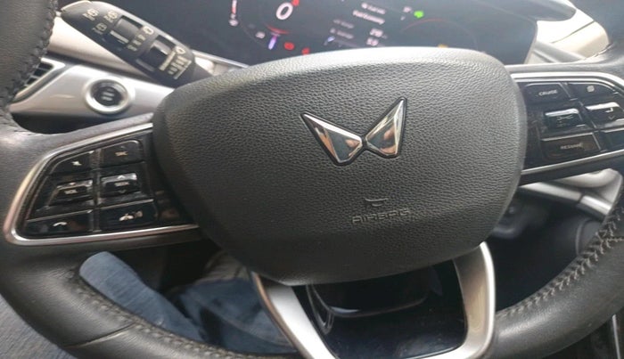 2021 Mahindra XUV700 AX 7 P AT 7 STR, Petrol, Automatic, 46,292 km, interior