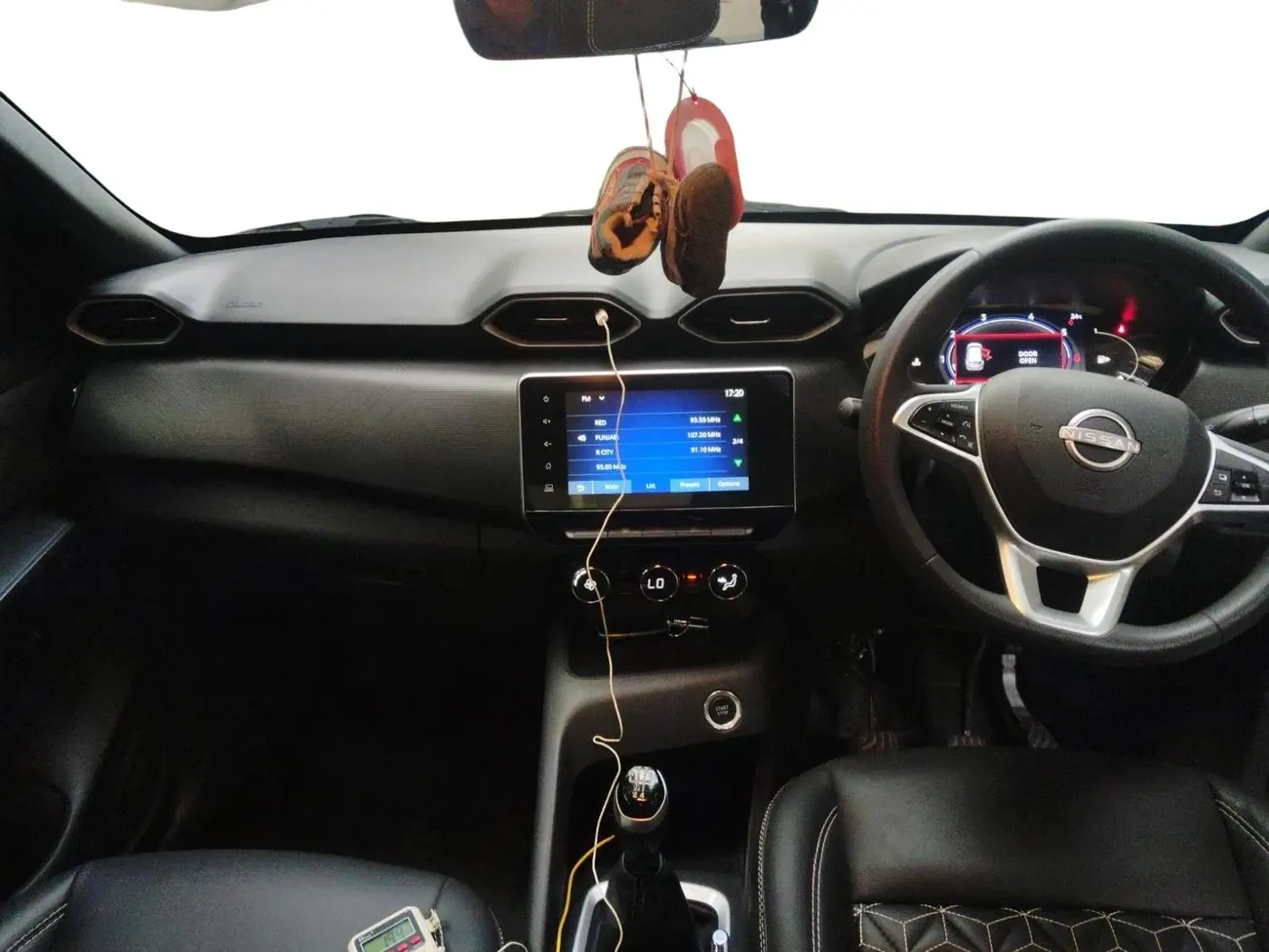 2024 Nissan MAGNITE N-Connecta B4D 1.0 Petrol MT, Petrol, Manual, 7,746 km, interior