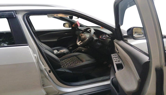 2024 Nissan MAGNITE N-Connecta B4D 1.0 Petrol MT, Petrol, Manual, 7,746 km, interior