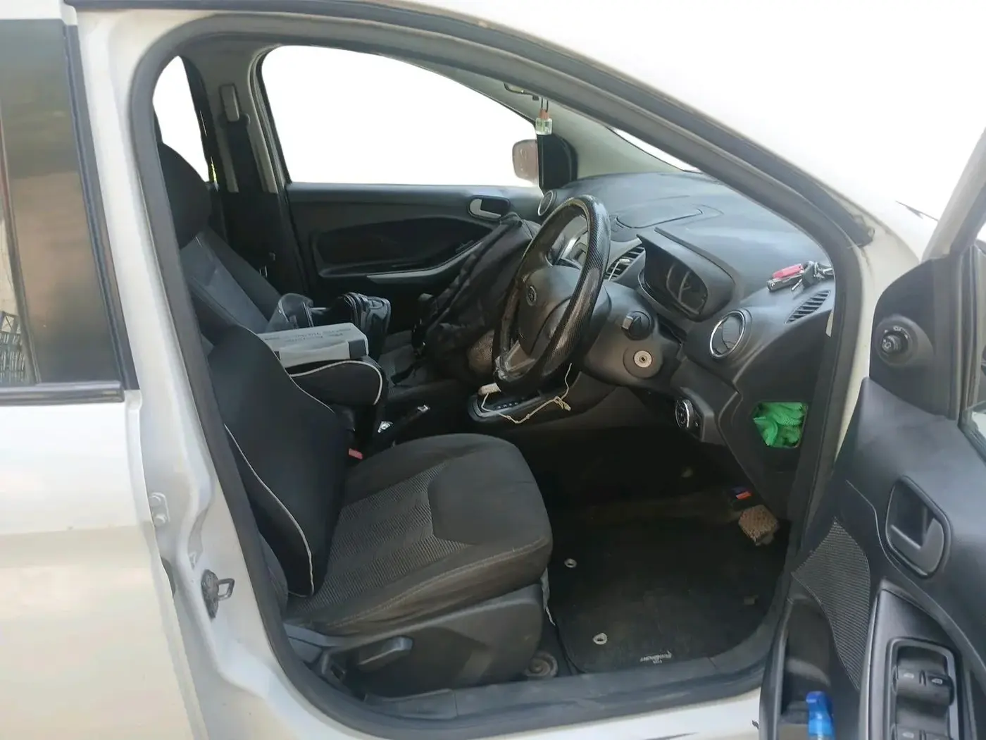 2015 Ford New Figo TITANIUM 1.5 PETROL AT, CNG, Automatic, 68,000 km, interior