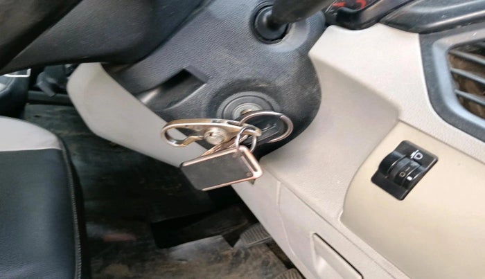 2016 Mahindra Kuv100 K4 6 STR, Petrol, Manual, 73,437 km, interior