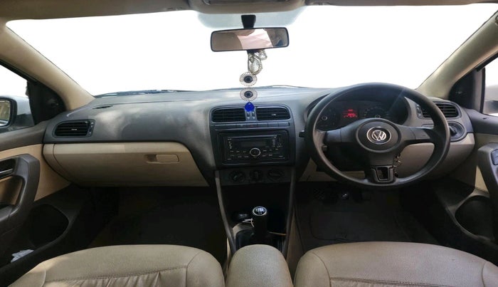 2011 Volkswagen Vento TRENDLINE 1.6, Petrol, Manual, 98,833 km, interior