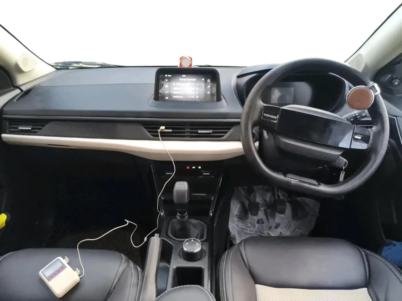 2023 Tata NEXON PURE SUNROOF 1.2 PETROL, Petrol, Manual, 5,402 km, interior