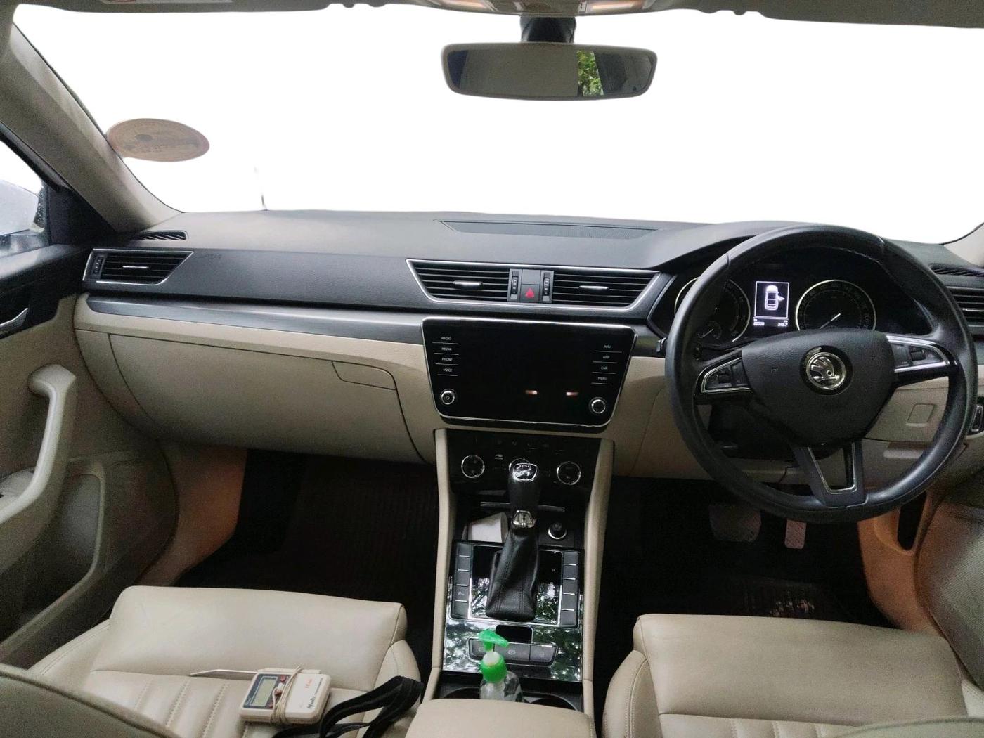 2019 Skoda Superb STYLE 1.8 TSI AT, Petrol, Automatic, 22,530 km, interior
