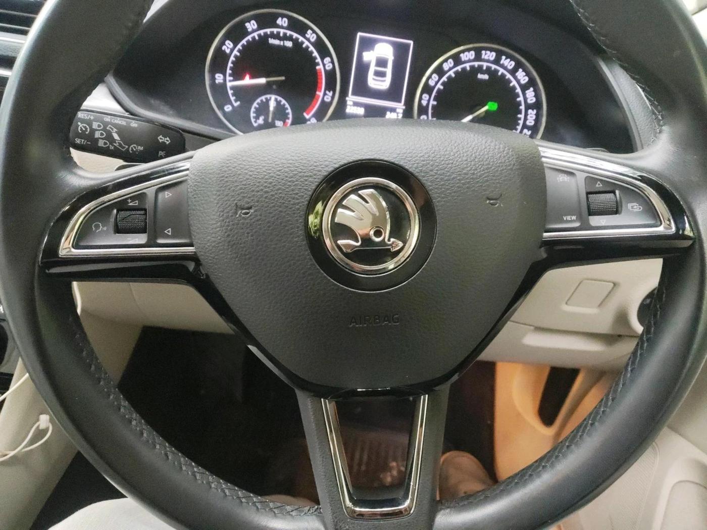 2019 Skoda Superb STYLE 1.8 TSI AT, Petrol, Automatic, 22,530 km, interior
