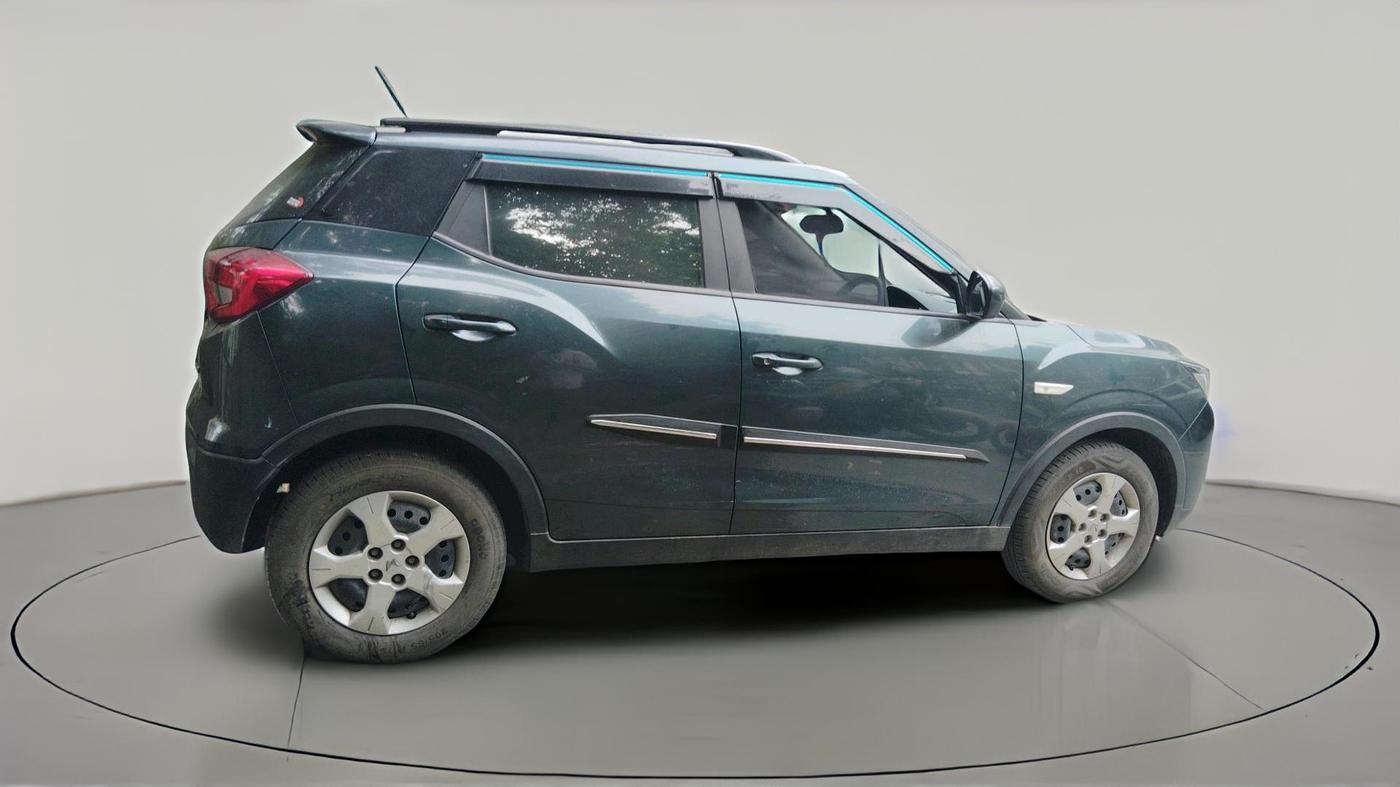 2023 Mahindra XUV300 W6 1.2 PETROL AMT, Petrol, Automatic, 16,189 km, exterior