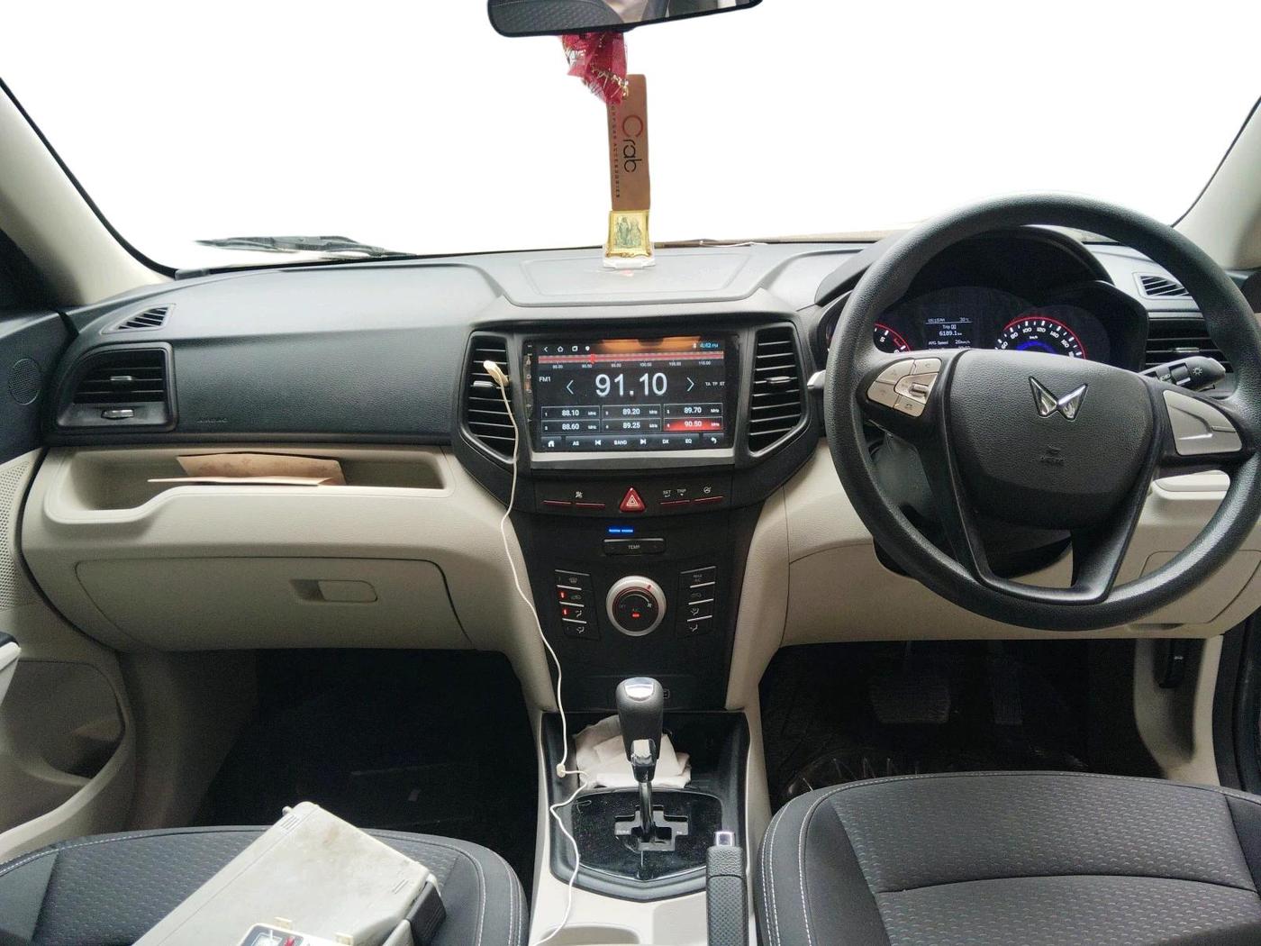 2023 Mahindra XUV300 W6 1.2 PETROL AMT, Petrol, Automatic, 16,189 km, interior