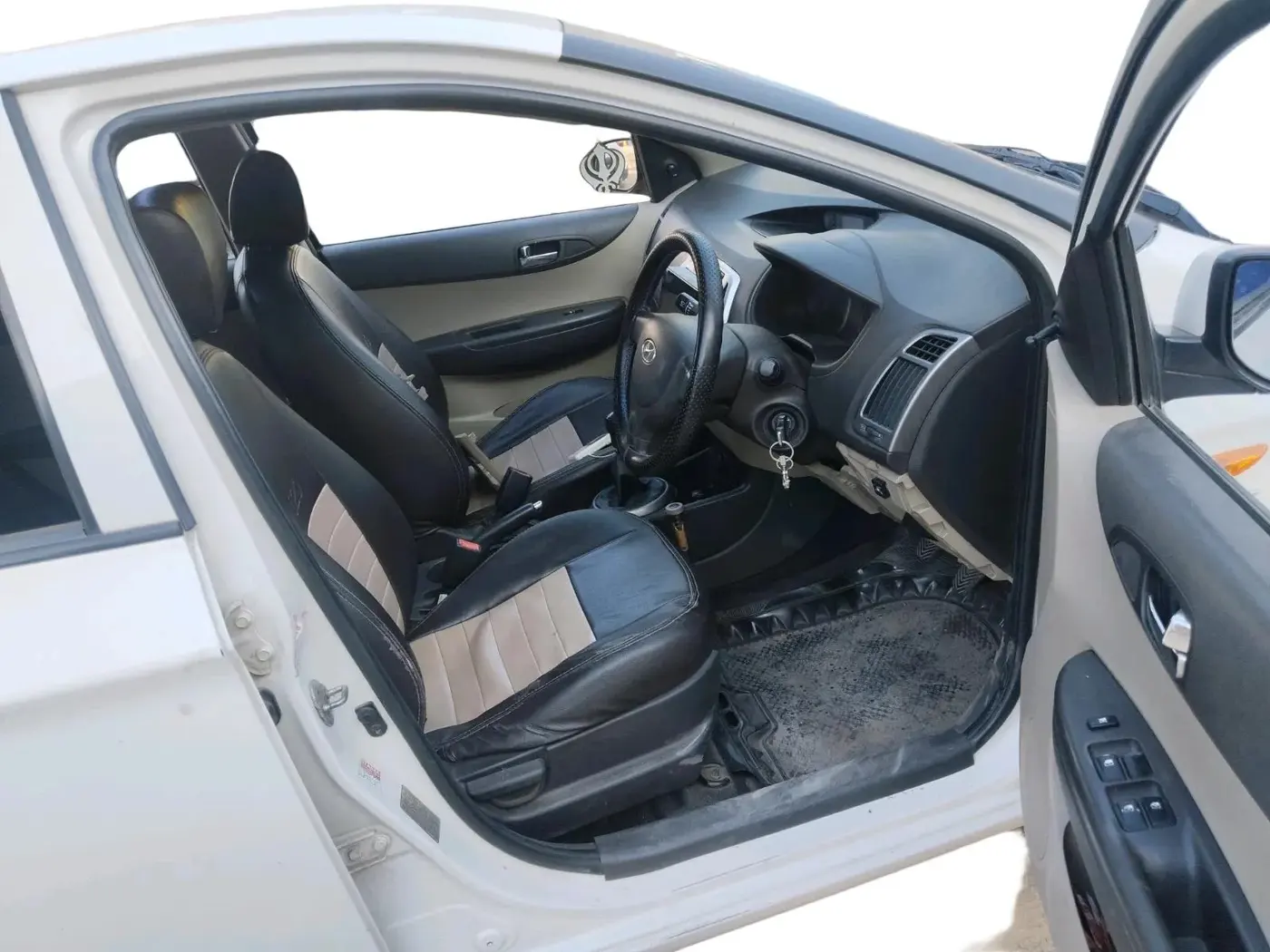 2012 Hyundai i20 MAGNA 1.2, CNG, Manual, 85,694 km, interior