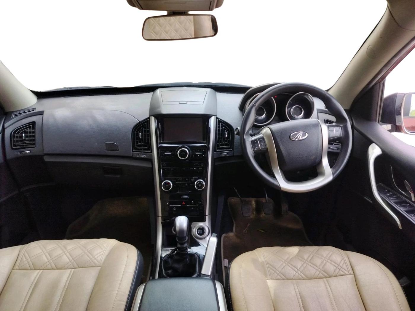 2018 Mahindra XUV500 W9, Diesel, Manual, 53,058 km, interior