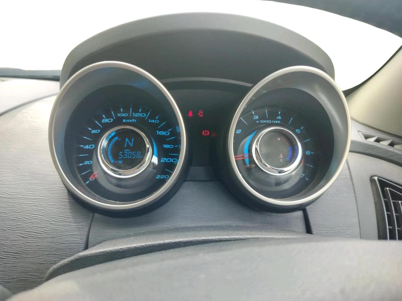 2018 Mahindra XUV500 W9, Diesel, Manual, 53,058 km, interior
