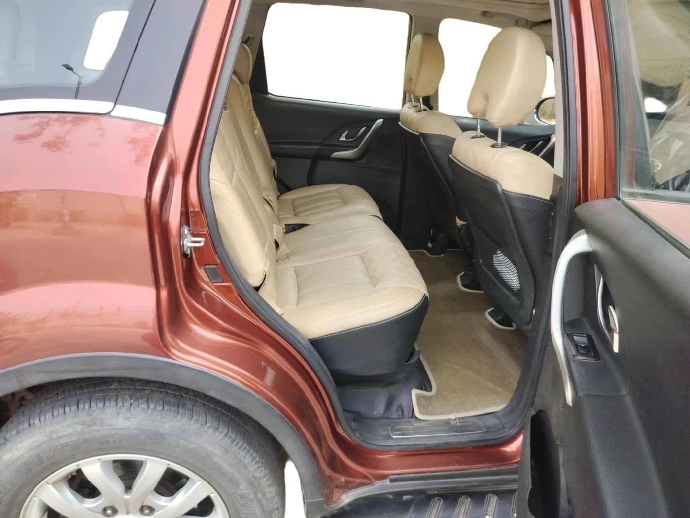 2018 Mahindra XUV500 W9, Diesel, Manual, 53,058 km, interior