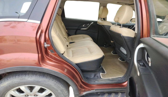 2018 Mahindra XUV500 W9, Diesel, Manual, 53,058 km, interior