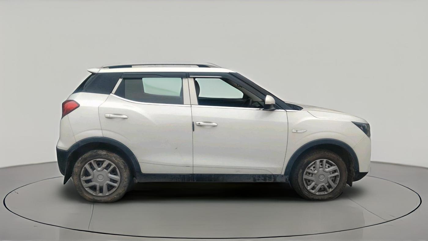 2019 Mahindra XUV300 W4 1.5 DIESEL, Diesel, Manual, 1,06,109 km, exterior