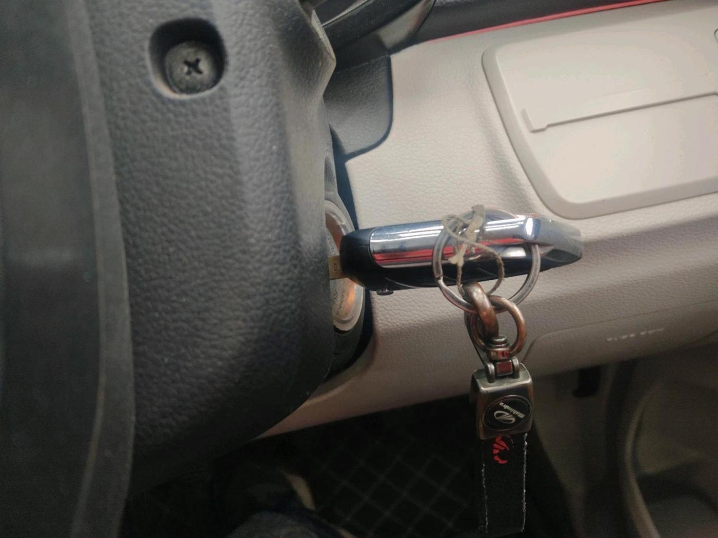 2019 Mahindra XUV300 W4 1.5 DIESEL, Diesel, Manual, 1,06,109 km, interior