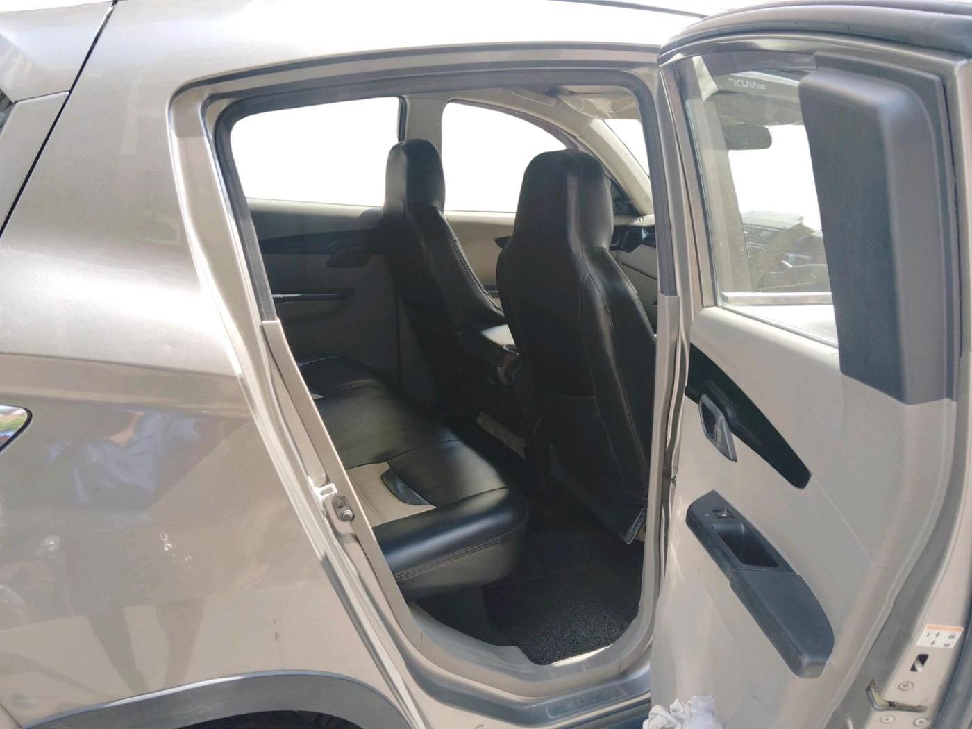 2016 Mahindra Kuv100 K4 PLUS 6 STR, Petrol, Manual, 58,678 km, interior
