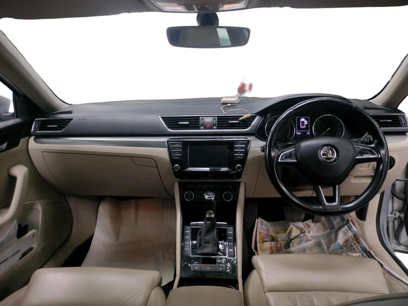 2016 Skoda Superb STYLE 1.8 TSI AT, Petrol, Automatic, 30,339 km, interior