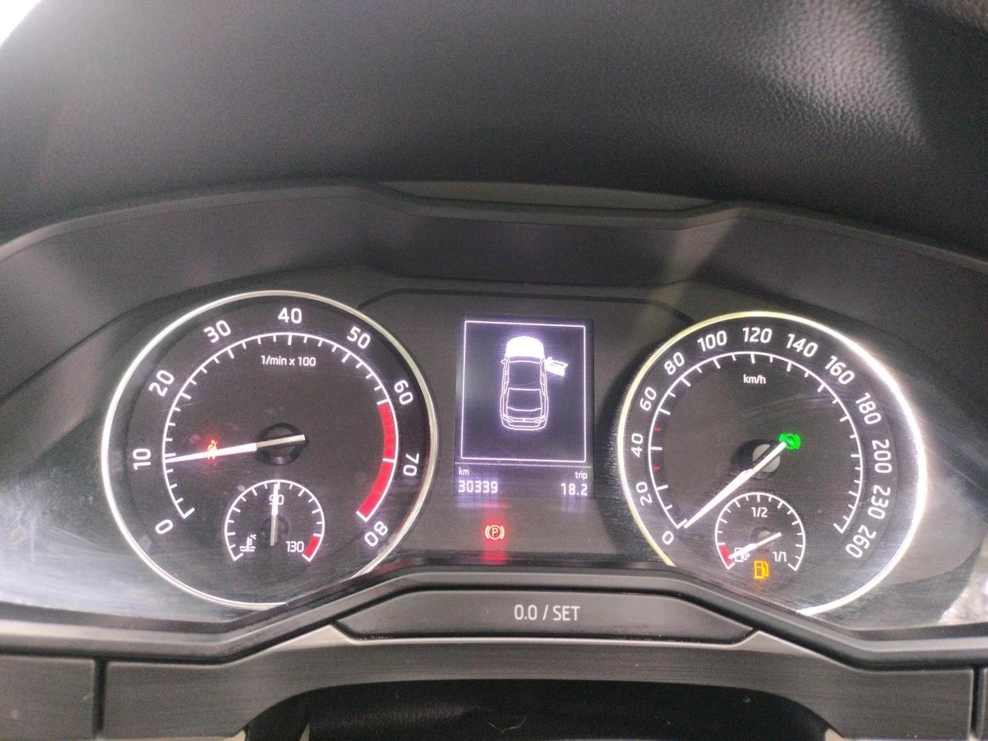 2016 Skoda Superb STYLE 1.8 TSI AT, Petrol, Automatic, 30,339 km, interior