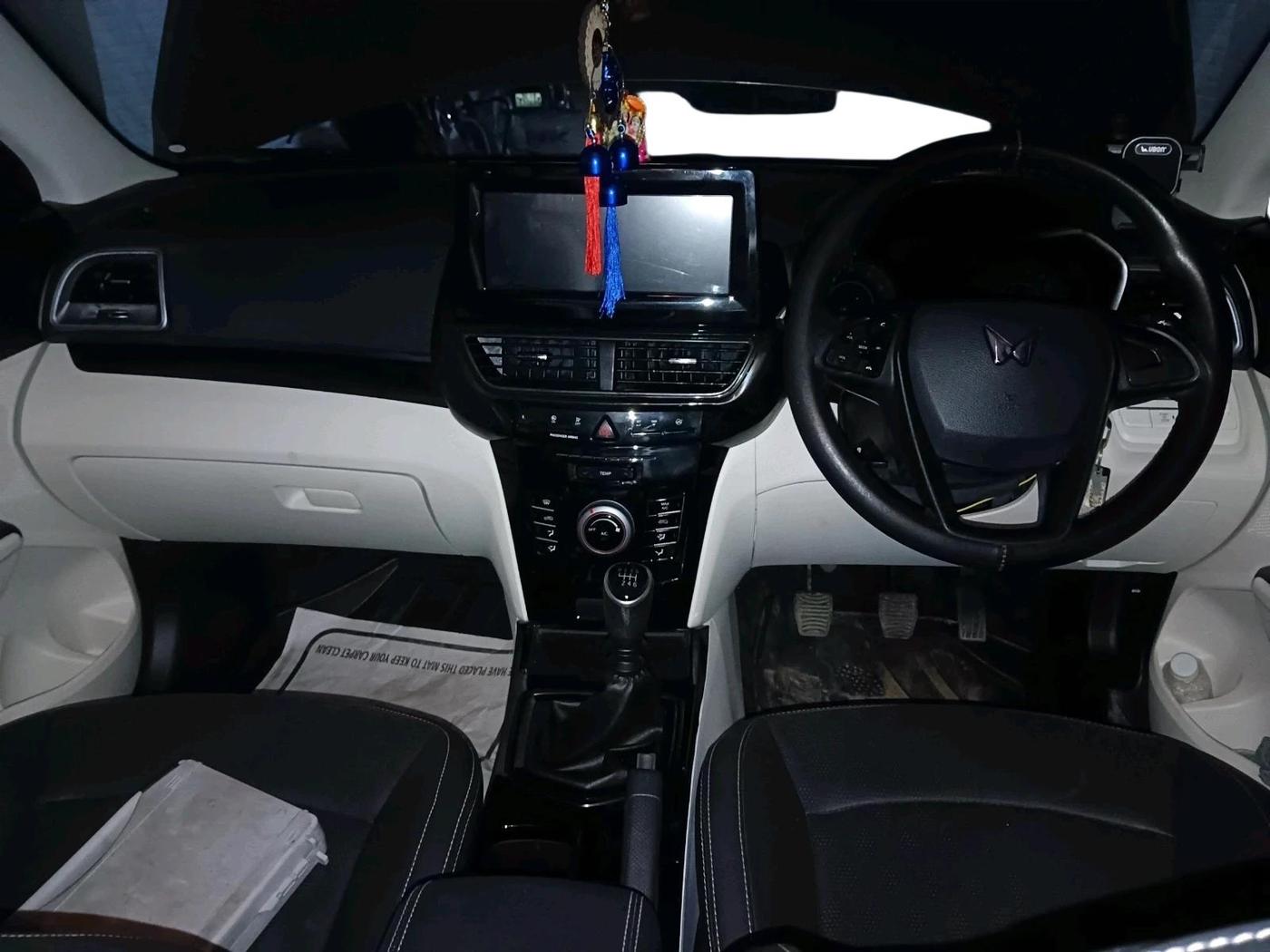 2025 Mahindra XUV 3XO REVX M 1.2 Petrol, Petrol, Manual, 514 km, interior